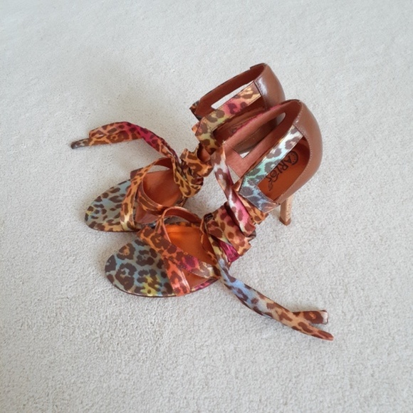 Carlos Santana "SALSA" Leopard Print Tie Up Heels - Picture 11 of 13
